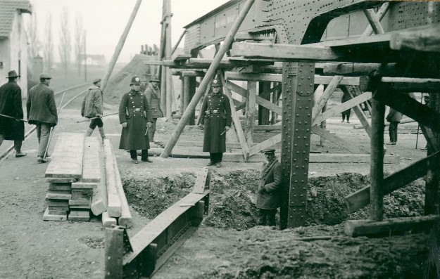 Savska cesta 1930. godine. Gradnja prvog nadvožnjaka